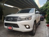 Bán ô tô Toyota Hilux đời 2017, màu trắng, 2 cầu, số tự động