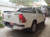 Bán ô tô Toyota Hilux đời 2017, màu trắng, 2 cầu, số tự động