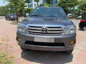 Cần bán xe với giá rẻ chiếc Toyota Fortuner máy dầu, đời 2011, màu xám