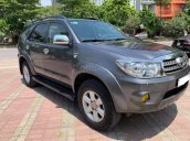 Cần bán xe với giá rẻ chiếc Toyota Fortuner máy dầu, đời 2011, màu xám