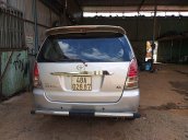 Gia đình bán Toyota Innova năm 2007, màu bạc, hoạt động bình thường