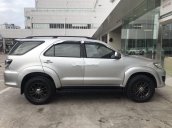 Bán Toyota Fortuner 2016, màu bạc chính chủ