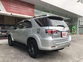 Bán Toyota Fortuner 2016, màu bạc chính chủ