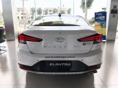 Hyundai Elantra 1.6 Turbo trắng, thiết kế trẻ trung, lịch lãm có khuyến mãi giá, trả góp nhanh gọn