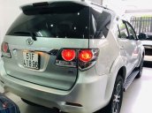 Cần bán Toyota Fortuner 2.7V 4X2 AT đời 2016, màu bạc đẹp như mới, giá chỉ 690 triệu