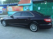 Cần bán Mercedes E300 năm sản xuất 2009, màu đen, giá tốt