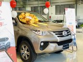 Bán ô tô Toyota Fortuner năm 2020, màu vàng cát, mới 100%