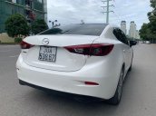 Cần bán Mazda 3 năm sản xuất 2015, màu trắng, 540tr