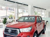 Bán nhanh chiếc xe bán tải Toyota Hilux 2.4E 4x2 AT, đời 2020, nhập khẩu, giao xe nhanh