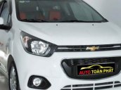 Bán Chevrolet Spark LT 1.2 MT sản xuất năm 2017, màu trắng, xe gia đình