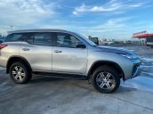 Cần bán xe Toyota Fortuner năm sản xuất 2019, màu bạc 