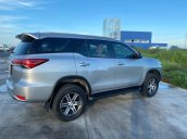 Cần bán xe Toyota Fortuner năm sản xuất 2019, màu bạc 