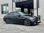 Cần bán Mercedes C300 AMG năm sản xuất 2020, màu đen