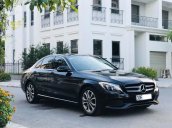 Cần bán gấp Mercedes C200 sản xuất năm 2017, màu đen còn mới