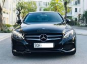 Cần bán gấp Mercedes C200 sản xuất năm 2017, màu đen còn mới