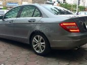 Cần bán xe Mercedes C200 đời 2011, màu bạc còn mới