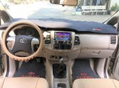 Cần bán gấp Toyota Innova đời 2014, màu bạc, giá chỉ 378 triệu