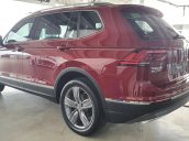 Khuyến mãi tháng 7/2020 xe Tiguan Allspace đỏ mận 2020 giảm giá trực tiếp lên đến 207 triệu tiền mặt + kèm gói quà tặng