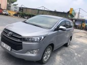 Cần bán lại xe Toyota Innova đời 2017, màu bạc  