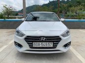 Xe Hyundai Accent năm 2018, màu trắng số sàn, giá chỉ 425 triệu