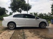 Cần bán xe Honda Civic 1.8MT sản xuất năm 2011, màu trắng xe gia đình, giá tốt