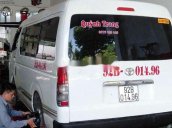 Cần tiền bán Toyota Hiace năm 2010, màu trắng, nhập khẩu 