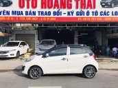 Bán Kia Picanto sản xuất năm 2014, màu trắng xe gia đình