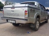 Cần bán gấp Toyota Hilux 3.0 2010, màu bạc còn mới 