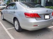 Cần bán gấp Toyota Camry đời 2010, màu bạc