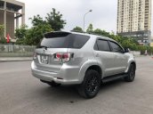 Gia đình bán xe Toyota Fortuner V năm 2015, màu bạc  