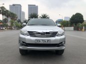 Gia đình bán xe Toyota Fortuner V năm 2015, màu bạc  