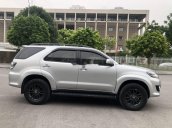 Gia đình bán xe Toyota Fortuner V năm 2015, màu bạc  