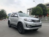 Gia đình bán xe Toyota Fortuner V năm 2015, màu bạc  