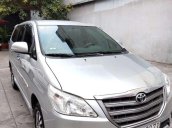 Cần bán Toyota Innova đời 2015, màu bạc xe gia đình