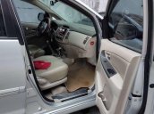 Cần bán Toyota Innova đời 2015, màu bạc xe gia đình