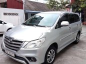 Cần bán Toyota Innova đời 2015, màu bạc xe gia đình