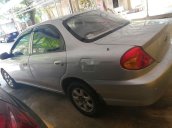 Cần bán Kia Spectra năm sản xuất 2004, màu bạc còn mới