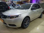 Cần bán lại xe Kia Forte đời 2011, màu bạc xe gia đình