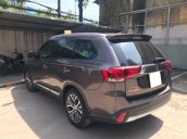 Cần bán xe Mitsubishi Outlander sản xuất năm 2017, màu xám  