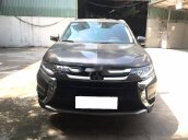 Cần bán xe Mitsubishi Outlander sản xuất năm 2017, màu xám  