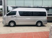 Cần bán gấp Toyota Hiace sản xuất 2018, màu bạc, xe nhập 