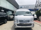 Cần bán gấp Toyota Hiace sản xuất 2018, màu bạc, xe nhập 