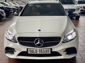 Cần bán xe Mercedes C 300 AMG sản xuất năm 2019, màu trắng, chưa lăn bánh