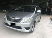 Cần bán lại xe Toyota Innova đời 2013, màu bạc 