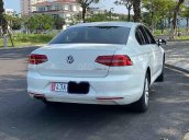 Bán Volkswagen Passat năm 2017, màu trắng, nhập khẩu 