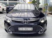 Cần bán xe Toyota Camry 2.0E năm 2016, màu đen còn mới