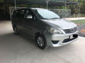 Cần bán lại xe Toyota Innova đời 2013, màu bạc 