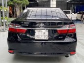 Cần bán xe Toyota Camry 2.0E năm 2016, màu đen còn mới