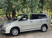 Bán ô tô Toyota Innova đời 2014, màu bạc xe gia đình