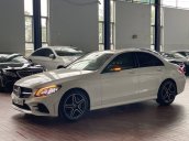 Cần bán xe Mercedes C 300 AMG sản xuất năm 2019, màu trắng, chưa lăn bánh